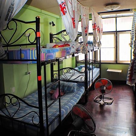 Wacky Fun Party Hostel بانكوك المظهر الخارجي الصورة