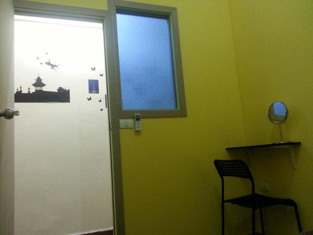 Wacky Fun Party Hostel بانكوك الغرفة الصورة