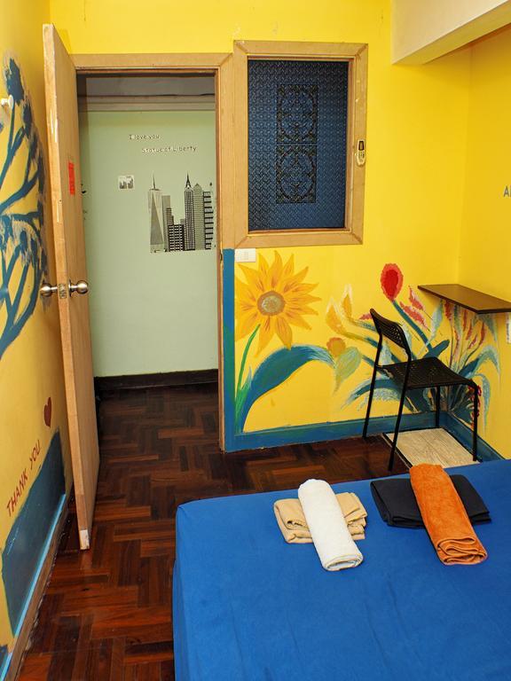 Wacky Fun Party Hostel بانكوك المظهر الخارجي الصورة